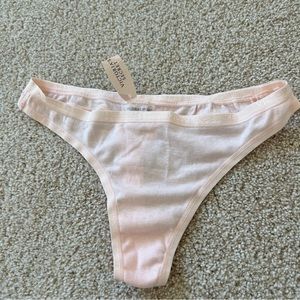 Free in Bundle of $75+ NWT Victoria’s Secret Pinky Peach Low Rise Thong Size M